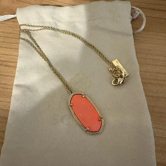 Kendra Scott Reid Necklace Bright Coral Color Faceted Pendant Goldtone Chain. - Picture 2 of 5